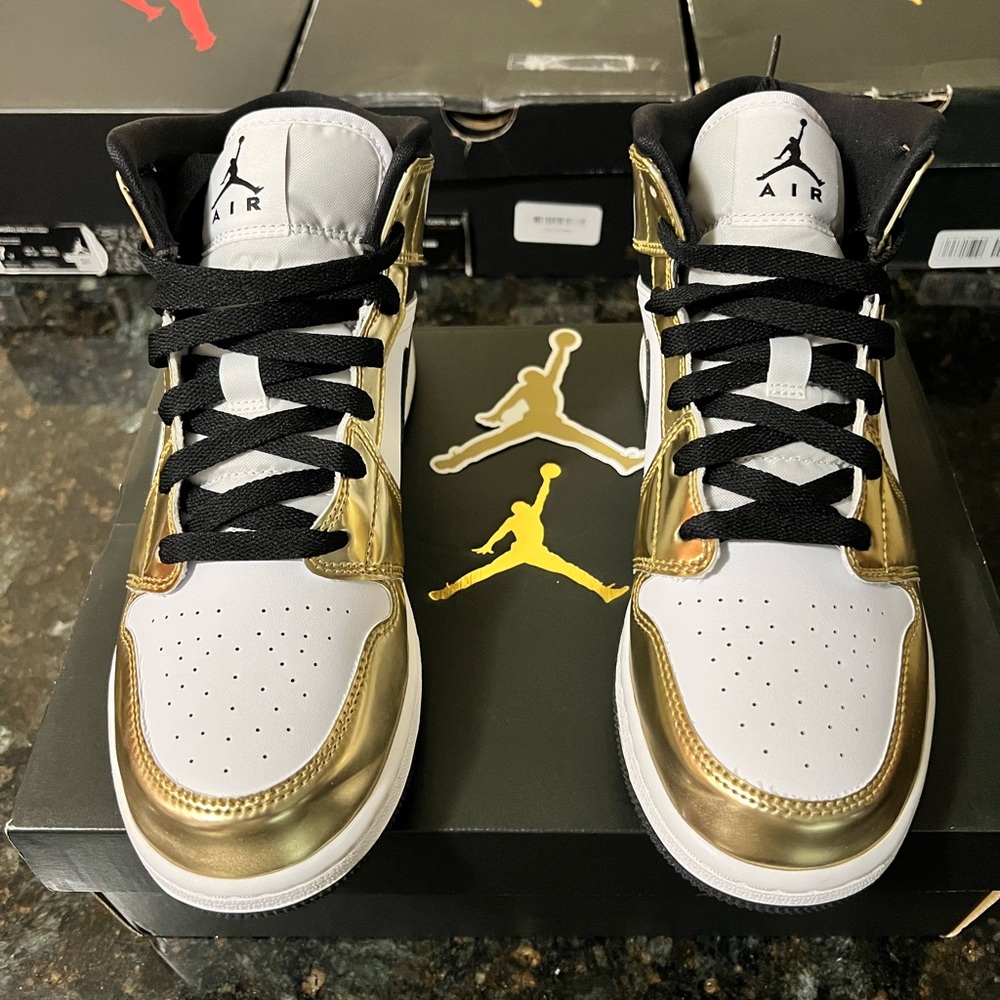 Nike Air Jordan 1 Metallic Gold/Black Size 7Y